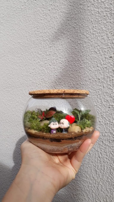 Jardim autossustentável com miniaturas de avós. Acompanha guia de instruções. 