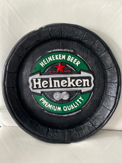 Tampa em gesso Cerveja Heineken para decoração de paredes