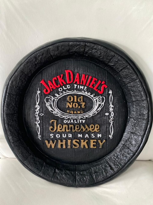 Tampa decorativa em gesso para parede da Jack Daniels