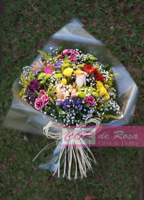 Ramalhete mix de flores do campo.